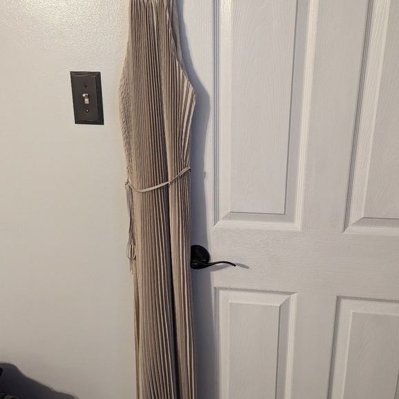 Banana Republic Halter Pleated Dress - Picture 2 of 3